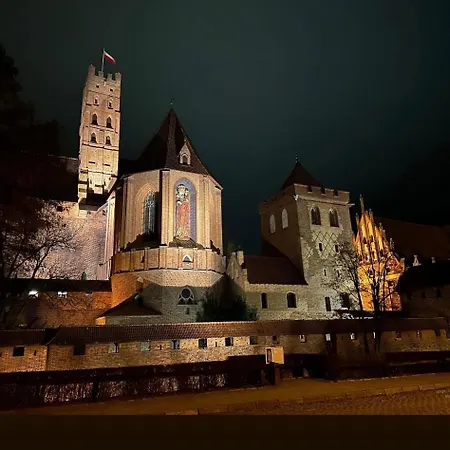 W Centrum Malborka アパート